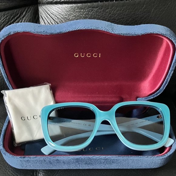 ⭐Host Pick⭐ Stunning and Rare GUCCI Blue Sunglasses - NIB - Picture 1 of 8